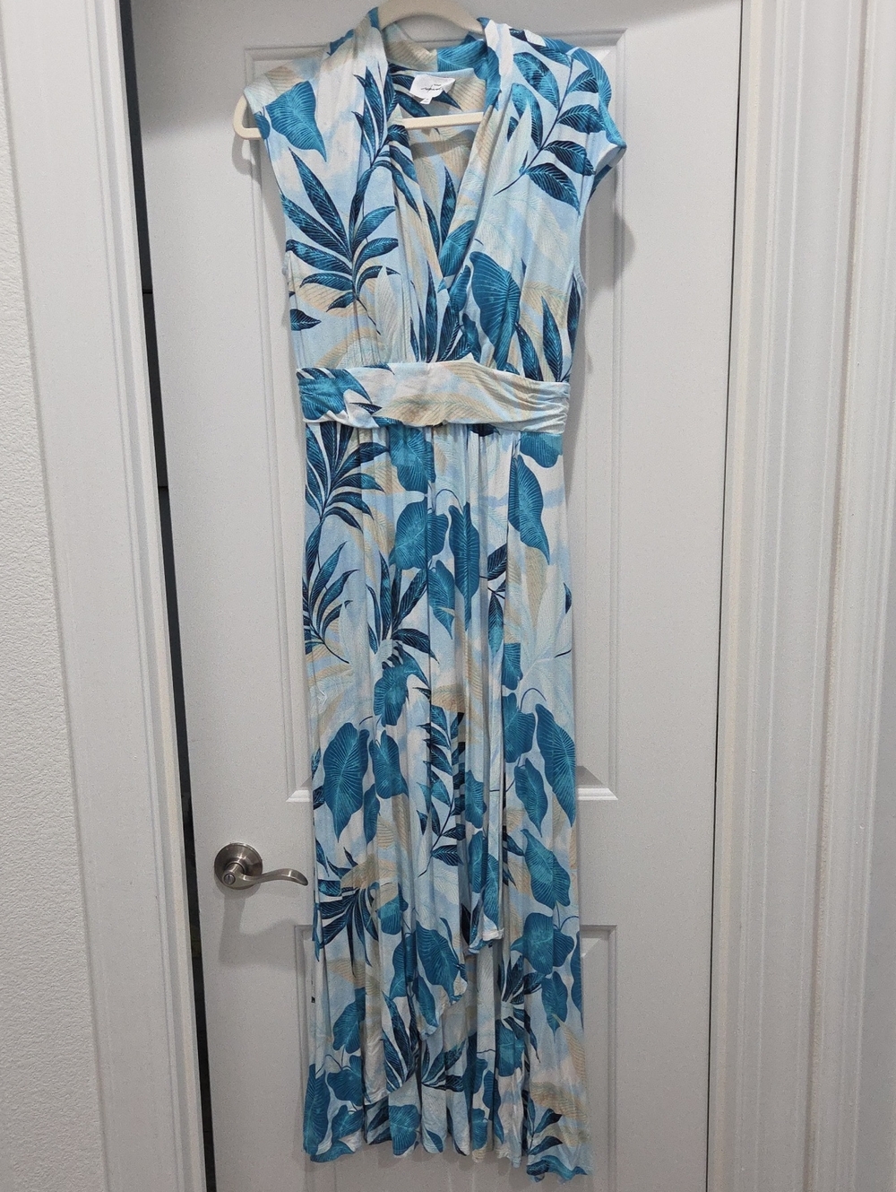 Soma Blue and Cream Tropical Leaf Maxi Dress
